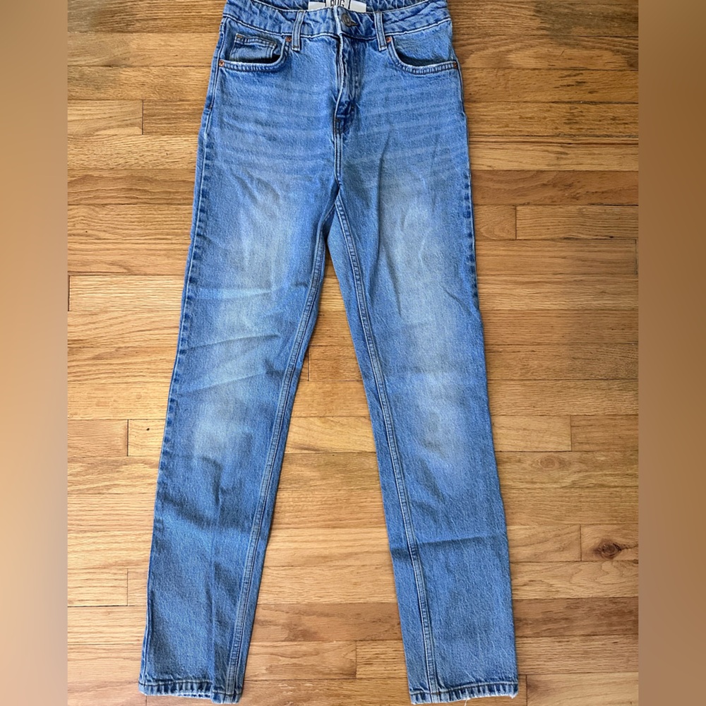 Urban Outfitters BDG Women’s Medium Blue wash Straight Jeans